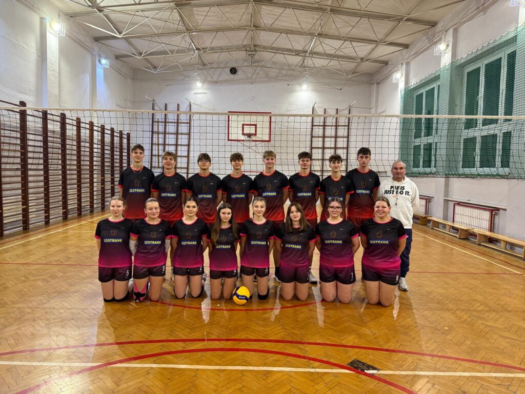 Siatkarze i siatkarki w nowych strojach dzięki firmie Izotrans